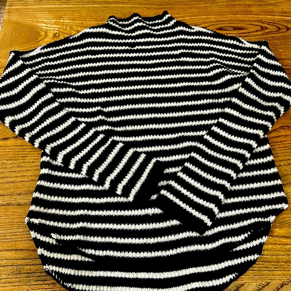 Express mock neck striped sweater size M NEW - Picture 3 of 7